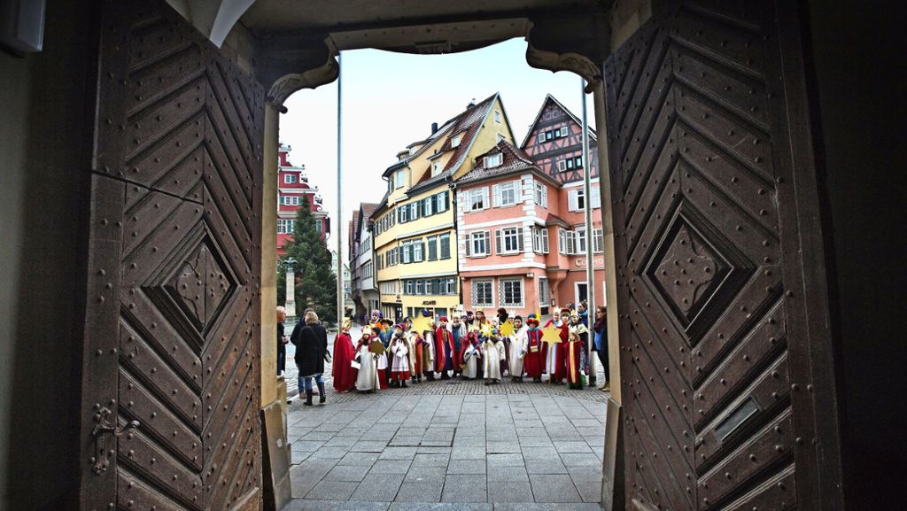 Esslinger Tradition: Die Sternsinger bringen den Segen ins Esslinger Rathaus