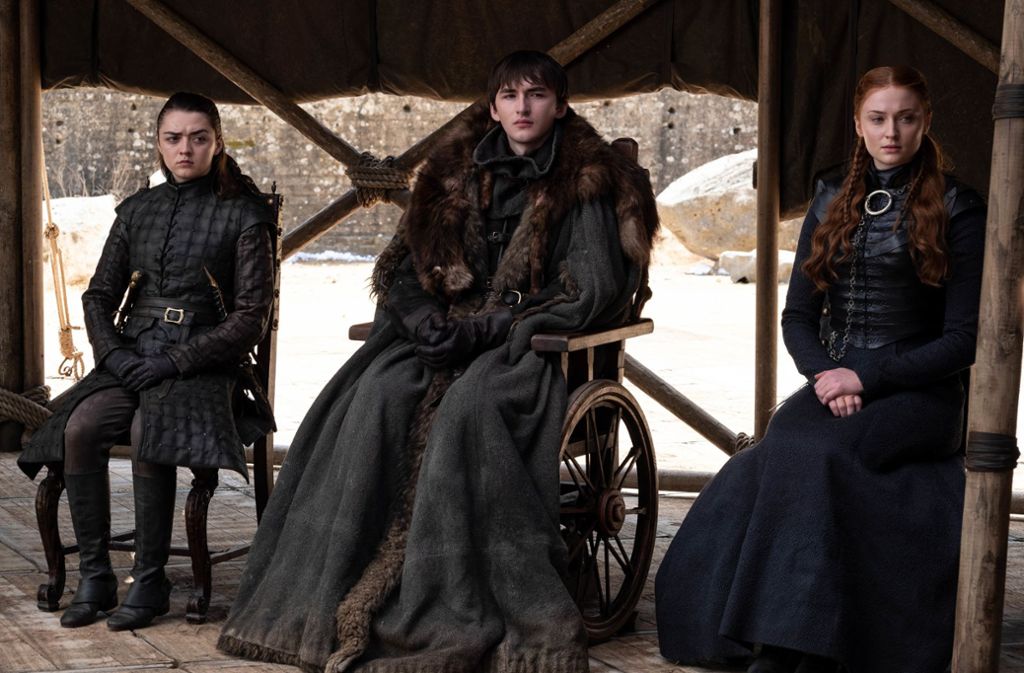 Auch die Machthaber des Nordens aus der Familie der Starks haben noch ein Wörtchen mitzureden: Arya (Maisie Williams), Bran (Isaac Hempstead Wright) und Sansa (Sophie Turner) (v. li.)