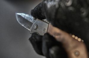 Unbekannter bedroht 50-Jährigen in Ludwigsburg mit Messer