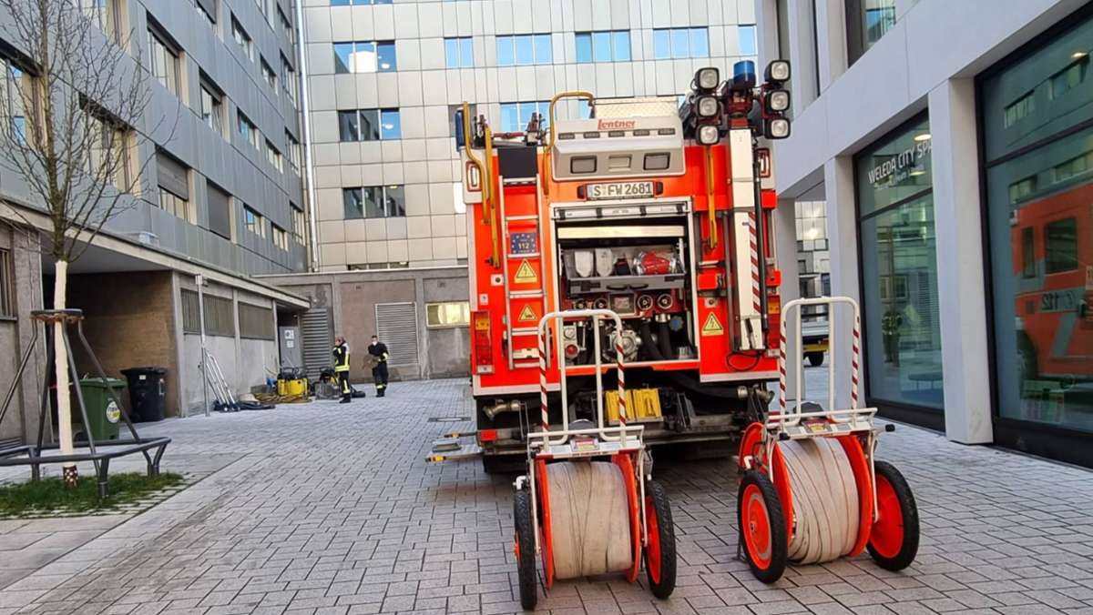 Feuerwehreinsatz in Stuttgart: Wasserschaden legt Telefonanlage im Stuttgarter Rathaus lahm