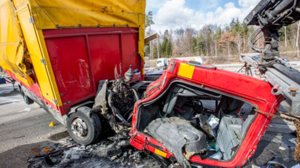 A81 am Kreuz Stuttgart: Schwere Unfälle sorgen für Stau-Chaos