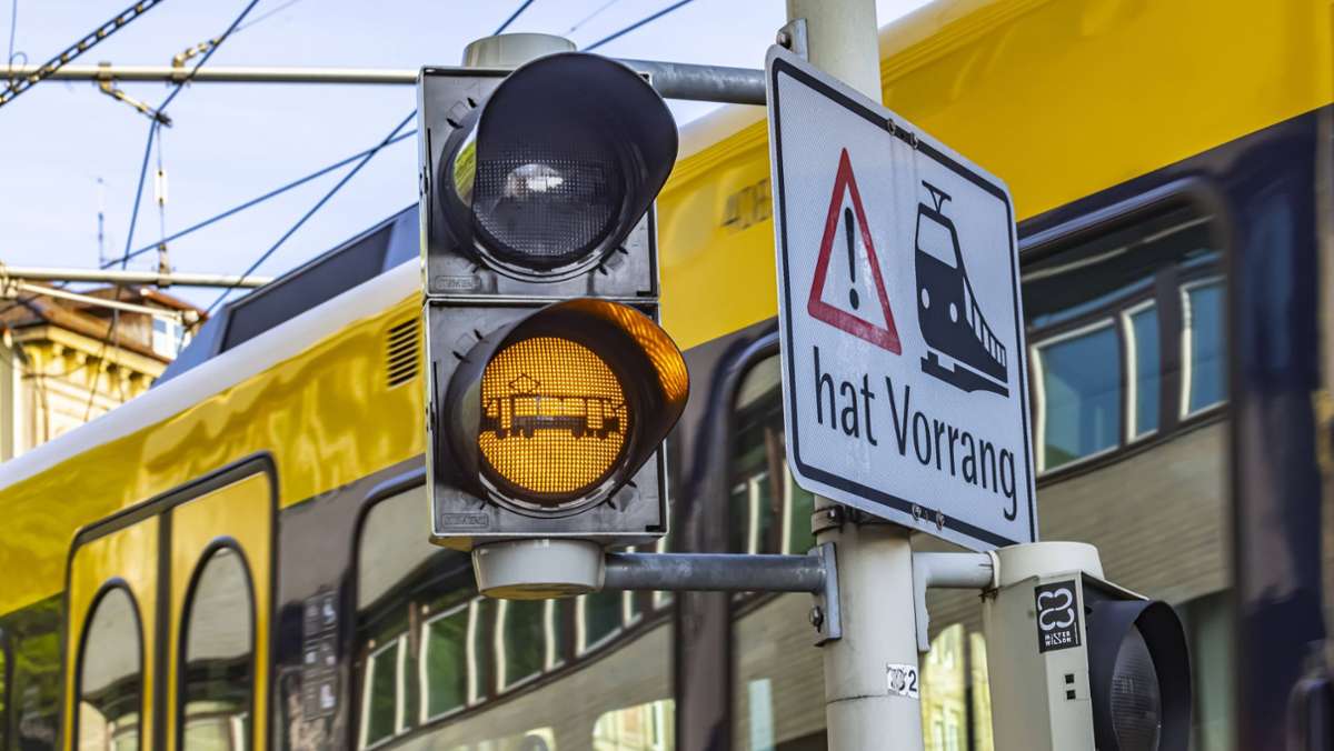 Stadtbahnunfall in Stuttgart: Betrunkener stürzt zwischen zwei Waggons