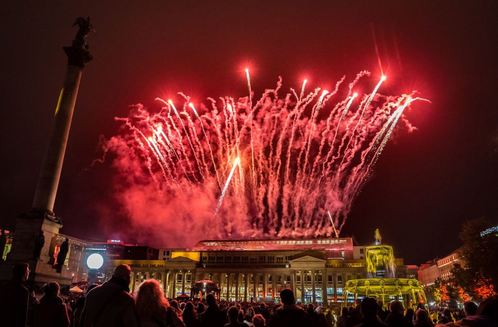 Zur Feier der langen Shopping-Nacht wurde am Samstag ein Feuerwerk entzündet – trotz Feinstaubalarms. Foto: Lichtgut/Julian Rettig