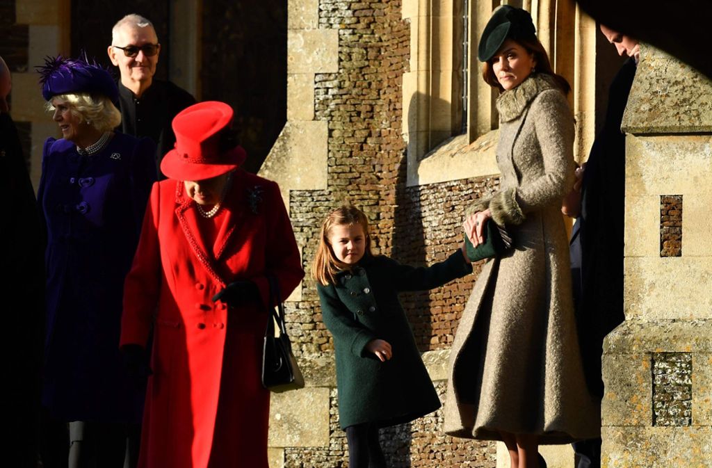 Charlotte hat große Ähnlichkeit mit ihrer Urgroßmutter, Queen Elizabeth II.