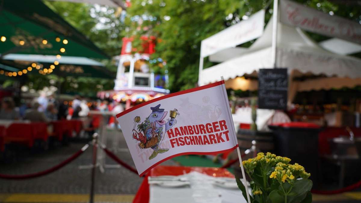 Karlsplatz  in Stuttgart: Der Hamburger Fischmarkt ist eröffnet
