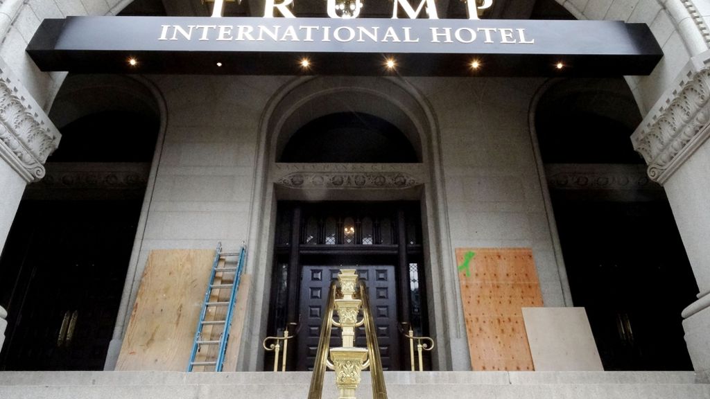 Washington: Trumps neues Hotel mit Graffiti besprüht