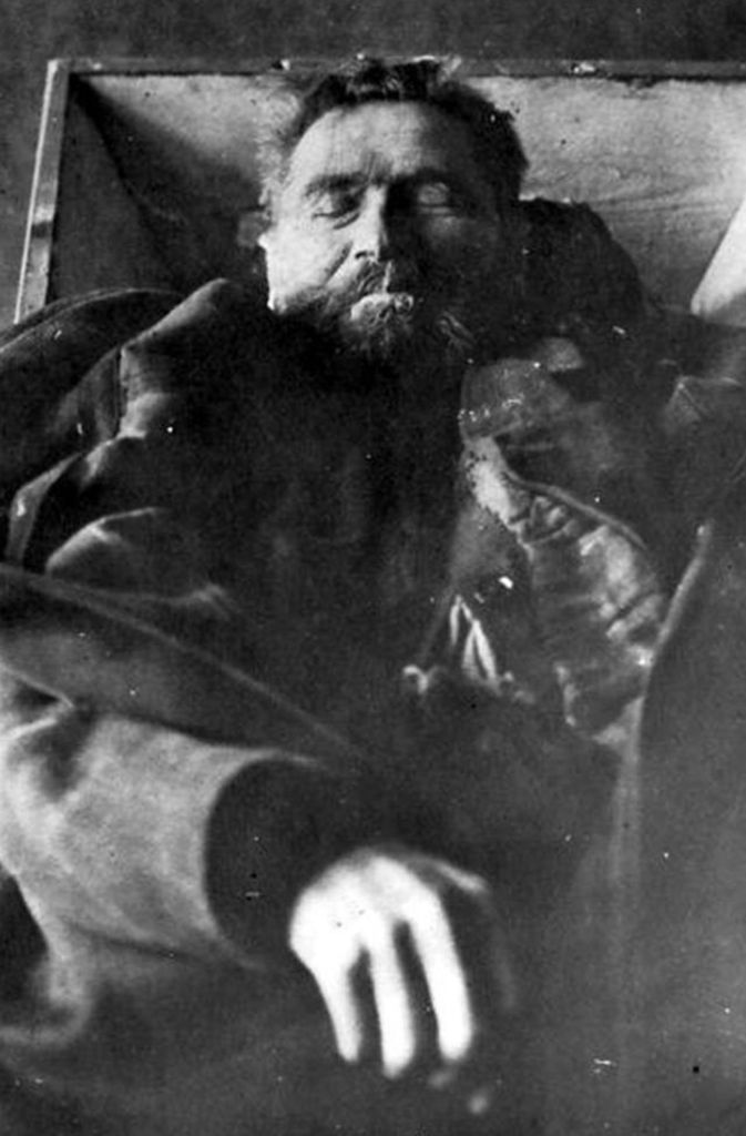 Karl Denke (1860-1924): Während des Ersten Weltkriegs ermordete der Schlesier 42 Männer und Frauen. Bei ihm wurde gepökeltes Menschenfleisch gefunden, das er auf dem Breslauer Wochenmarkt verkaufte. Nach seiner Verhaftung erhängte er sich am 22. Dezember 1924 in der Gefängniszelle.