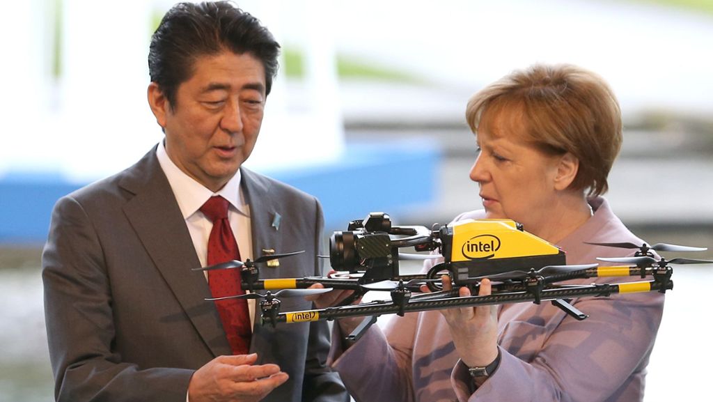 CeBIT: Kanzlerin Merkel eilt durch die Hightech-Welt