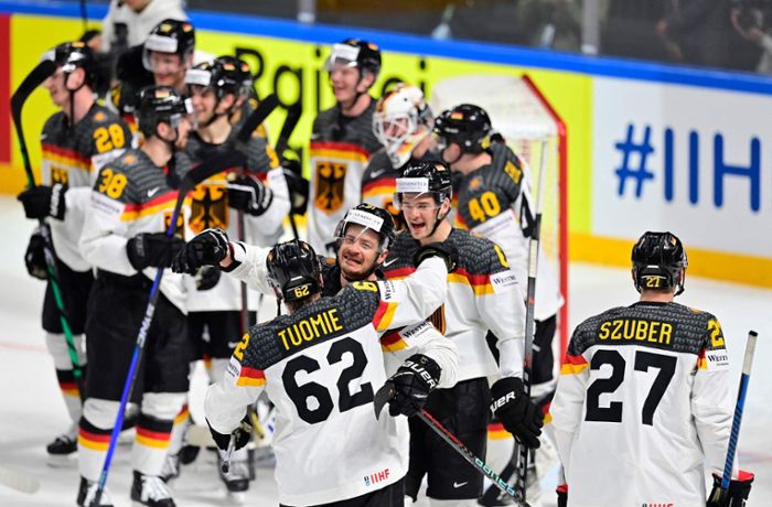 Eishockey-WM in Finnland und Lettland: Deutschland schlägt die Schweiz und steht im Halbfinale
