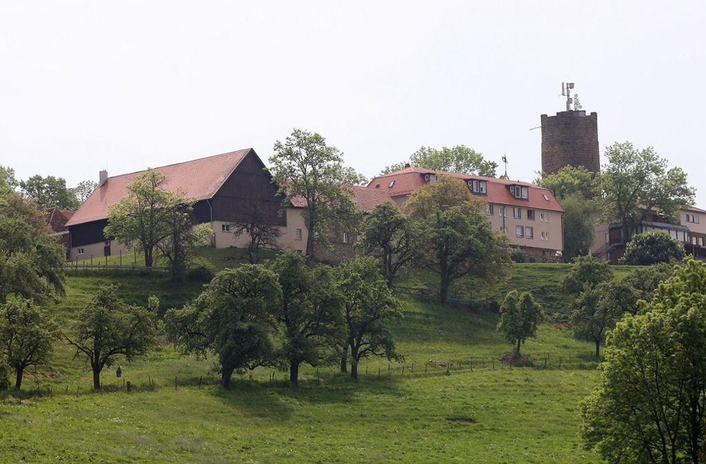 Tipp 12: Verwandte der berühmten Staufer errichteten im 11. oder 12. Jahrhundert die Burg Staufeneck bei Salach. Heute ist hier ein Sternerestaurant nebst Hotel untergebracht. Mehr Infos im Netz