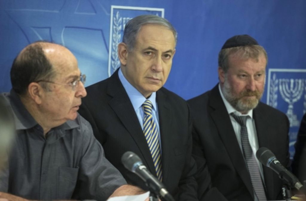 Israel Ministerpräsident Benjamin Netanjahu(Mitte)hat einer Feuerpause zugestimmt. Foto: REUTER POOL