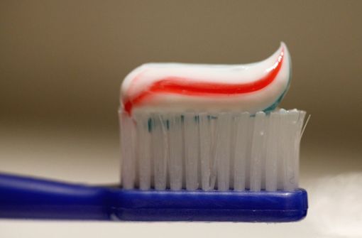 Viele Zahncremes sind bei der Untersuchung von  Öko-Test durchgefallen. (Symbolfoto) Foto: picture alliance / dpa/Daniel Karmann