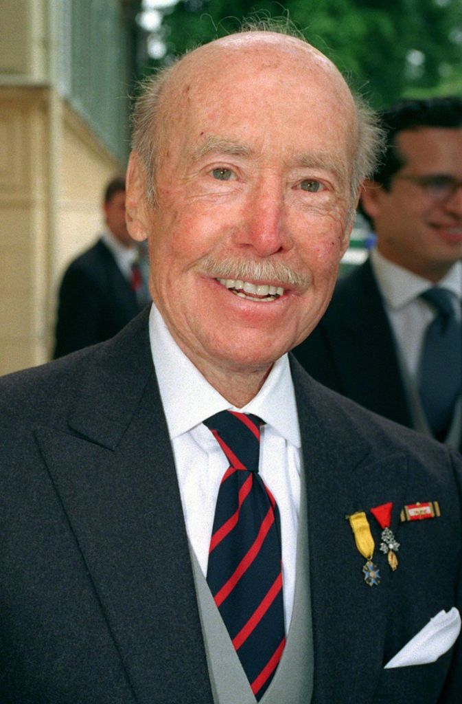 Sein Vater, Fürst Joachim Egon, verstarb 2002.