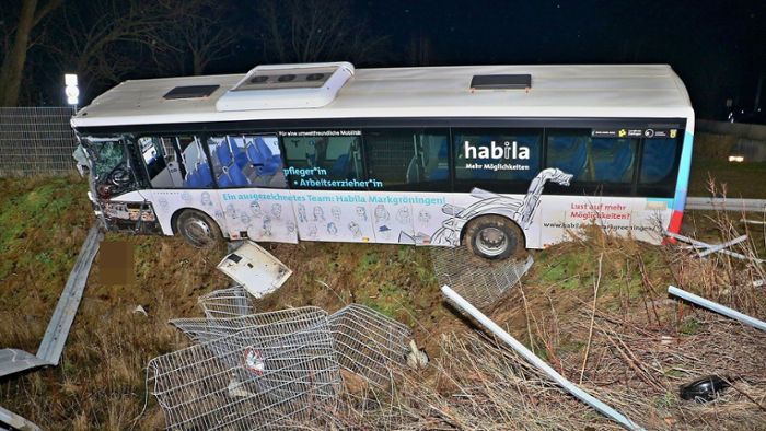 Linienbus kollidiert mit Transporter – Busfahrer stirbt