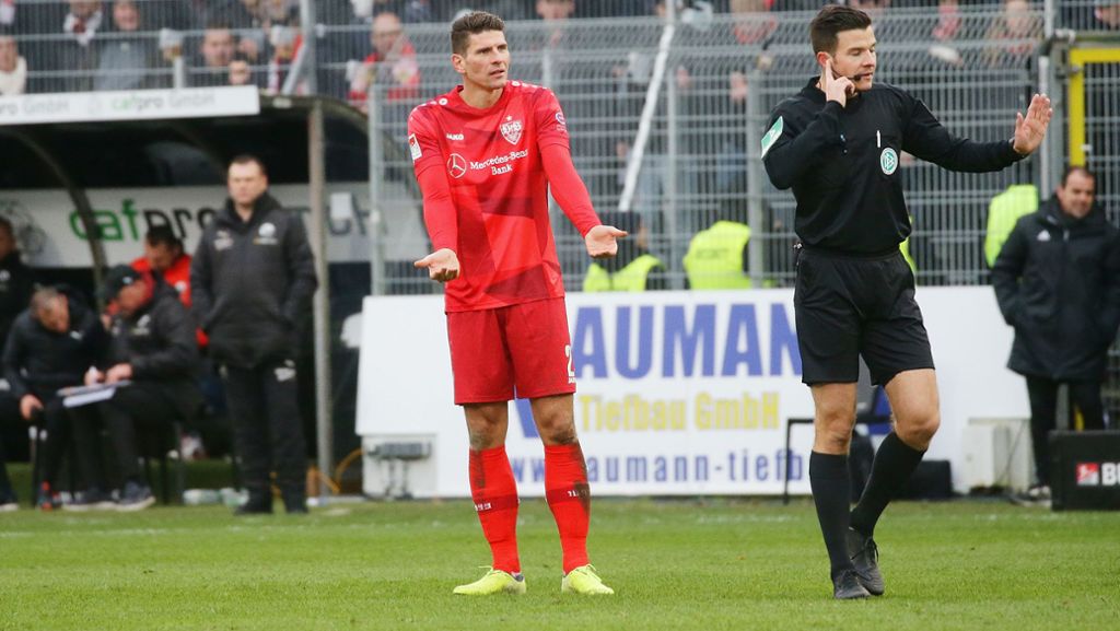 SV Sandhausen gegen VfB Stuttgart: Mario Gomez im Abseits