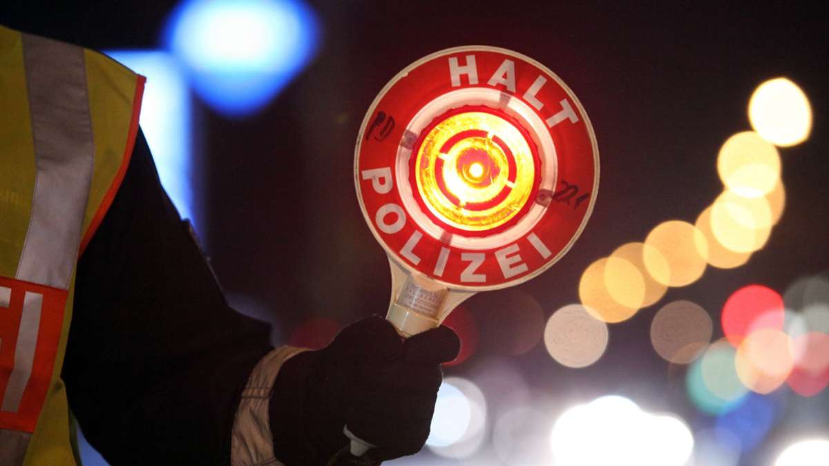 Polizeikontrolle in Ostfildern: Pizzabote will zu Fuß fliehen