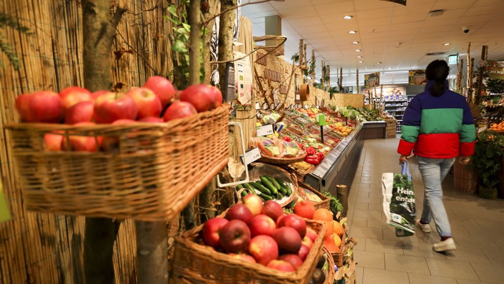 Vorfall in Freiburg: Mann spuckt auf Lebensmittel in Supermarkt - Polizei ermittelt