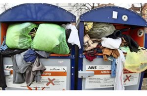 Zunehmend   Müll in Altkleidercontainern