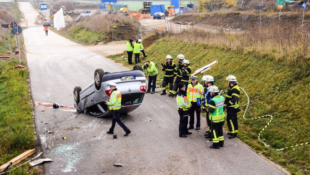 Unfall A8 bei Wendlingen: Autofahrerin verwechselt Ausfahrt und schanzt durch Baustelle