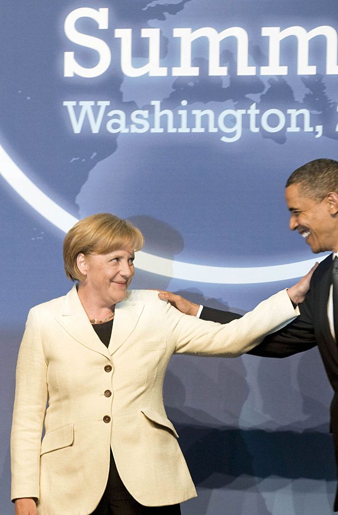 April 2010: Gastgeber Obama begrüßte Merkel zum Atomgipfel in Washington mit einer Umarmung und einem breiten Grinsen.