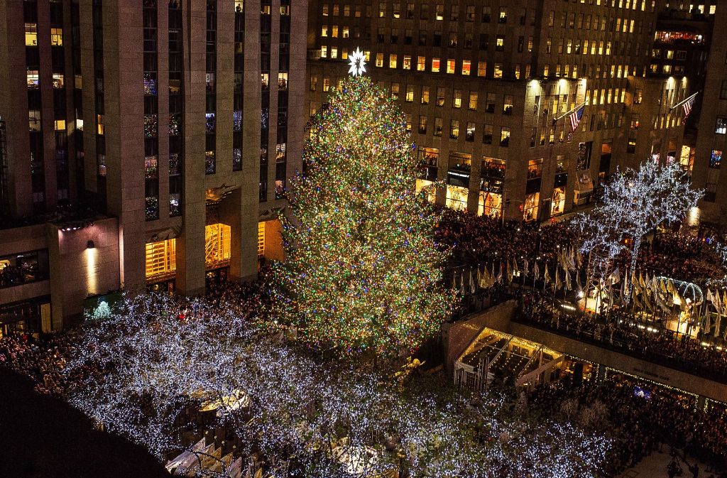 Das Rockefeller Center in New York leuchtet wie jedes Jahr bunt und weihnachtlich.