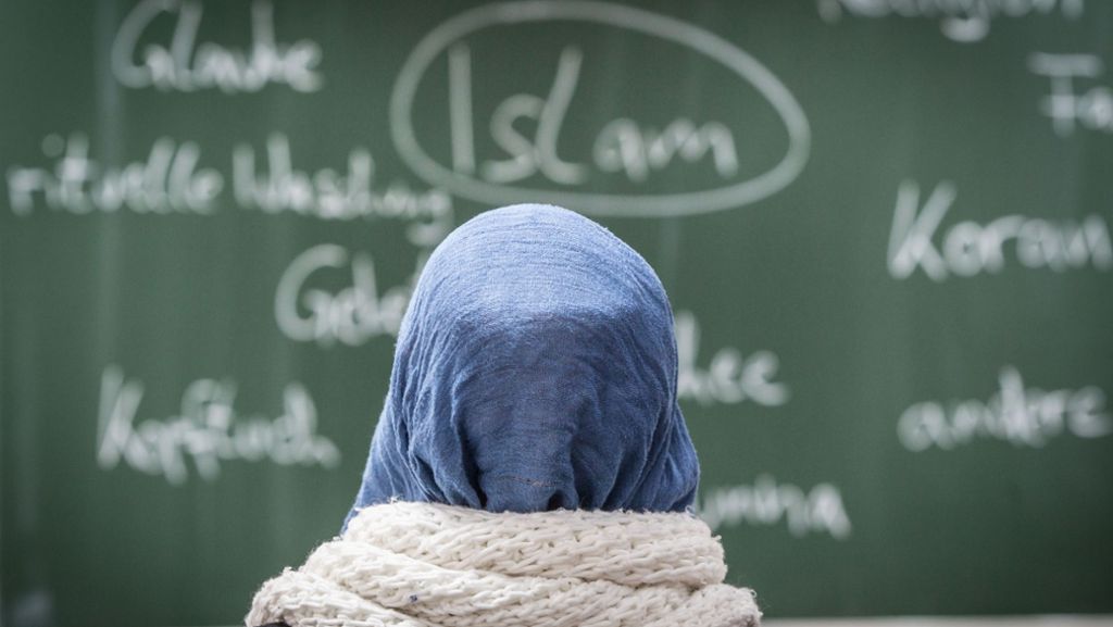  Seit 2005 ist der islamische Religionsunterricht in Baden-Württemberg ein Provisorium. Das soll sich nun ändern. Aber zwei islamische Verbände wollen nicht mitmachen und äußern große Kritik. 