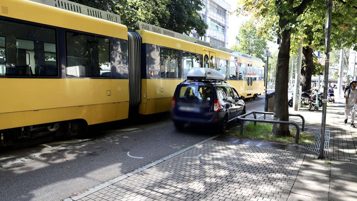 Stadtbahnunfall in Bad Cannstatt: Beim Einparken gegen die U-Bahn gekracht