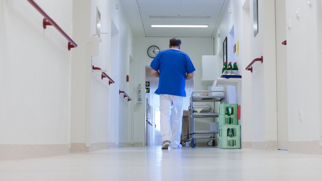 Dreiste Diebe im Krankenhaus Stuttgart: Während Senior im OP ist, stehlen Unbekannte sein Geld