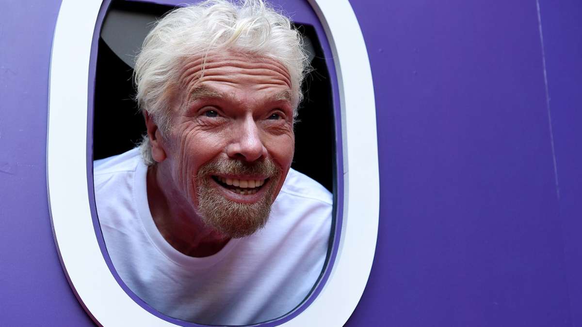  Der Weltraum-Tourismus kommt langsam in Fahrt. Die beiden Milliardäre Richard Branson (Virgin Galactic) und Jeff Bezos (Blue Origin) liefern sich ein Kopf-Kopf-Rennen, wer als Erster ins All fliegt. Nun will Branson am 11. Juli starten. 