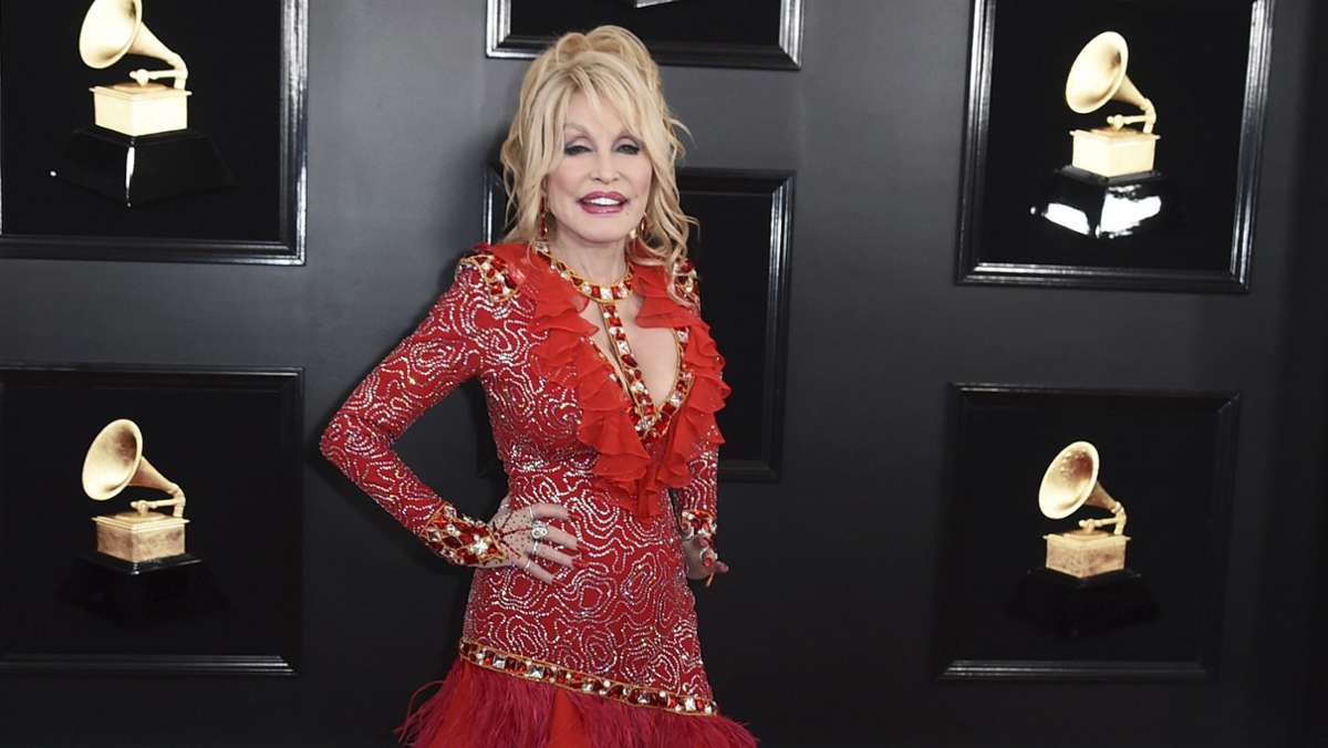 Dolly Parton kündigt Weihnachtsalbum an: Feiern mit  „Holly Dolly“