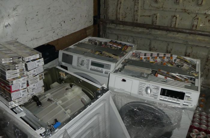 Mehr als 40.000 Zigaretten in Waschmaschinen geschmuggelt