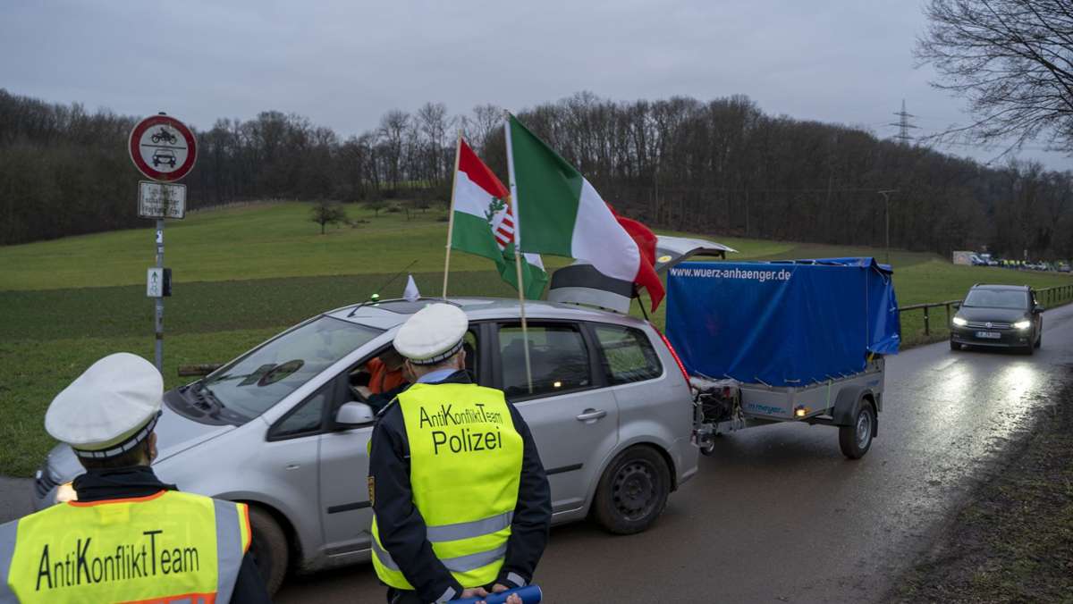 Querdenker wollen erneut protestieren: Ludwigsburg verbietet  Autokorso