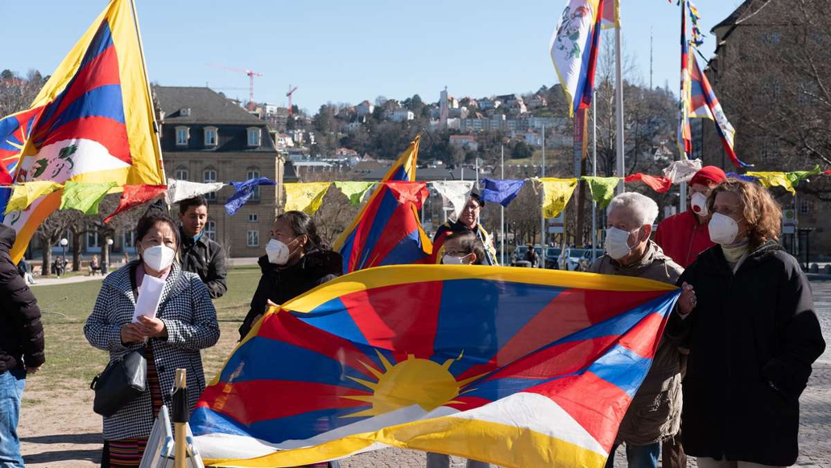 Aktion auf dem Schlossplatz: Stuttgart zeigt Flagge für Tibet
