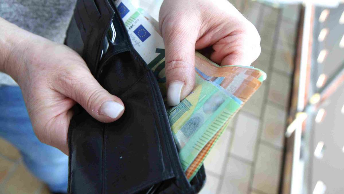 Polizei vermutet  zwei Personen hinter der Tat: 70-Jähriger wird  Geldbeutel  im Sindelfinger  Kaufland geklaut