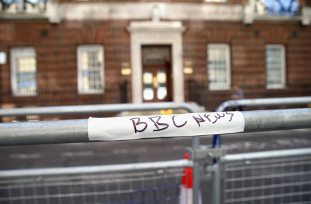 Die BBC hat sich vor dem St. Marys Hospital in London den besten Platz gesichert. hier bringt Herzogin Kate bald ihr Baby zur Welt. Foto: Getty Images Europe