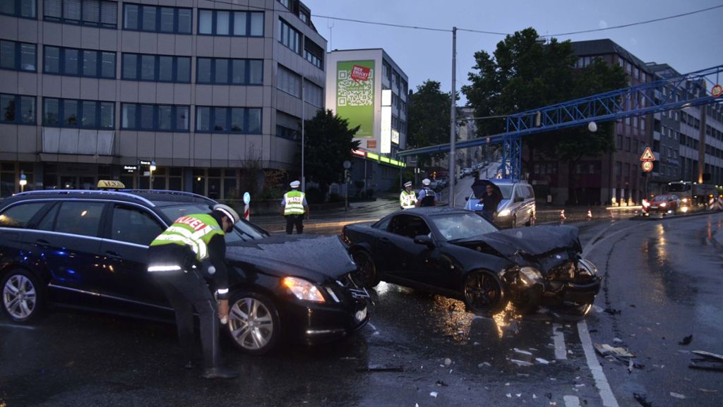 Neckartor in Stuttgart: Taxifahrer verursacht Unfall nach Ampelausfall