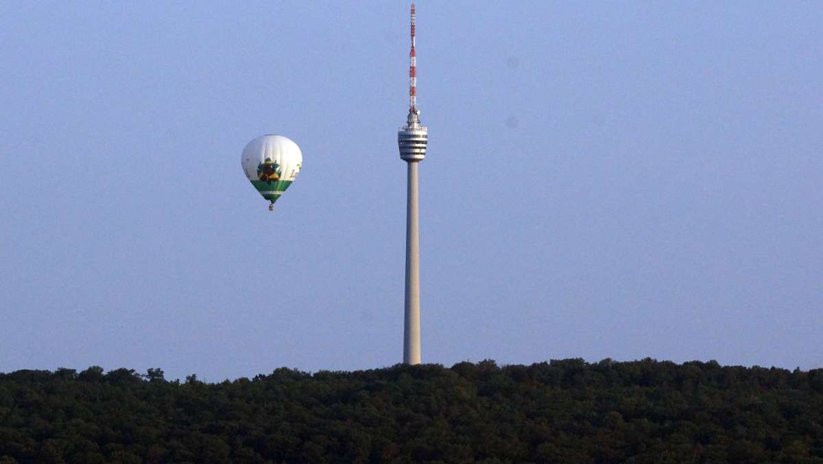 Rekordballon: Riesiger Heißluftballon schwebt bei Jungfernfahrt über Stuttgart