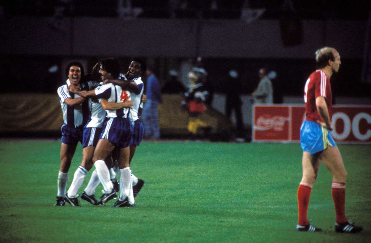 1987: Gegen den FC Porto unterliegen die Bayern in Wien nach einer 1:0-Führung durch einen Kopfballtreffer des kleinen Ludwig Kögl mit 1:2. Legendär der Ausgleich des Algeriers Rabah Madjer per Hacke.