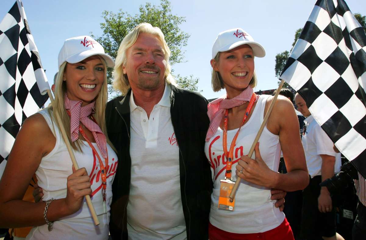 Richard Branson: Der Milliardär hat mit Virgin einen riesigen Mischkonzern aufgebaut – der 1950 geborene Brite steckt sein Geld in abenteuerliche Projekte: Heißluftballon-Flüge, Weltraum-Tourismus, er leistet sich eine Fluglinie und einen Formel-1-Rennstall. Das Virgin-Team, das er 2010 in die Serie brachte, war allerdings ein ziemlicher Flop, seine Piloten holten keinen einzigen Punkt, das Team belegte stets den letzten Platz der Konstrukteurswertung. 2014 baute Branson dann ein Team in der Formel E auf, mit mehr Erfolg. Seine Piloten errangen bis 2019 zehn Laufsiege, das Team war dreimal Gesamtdritter.