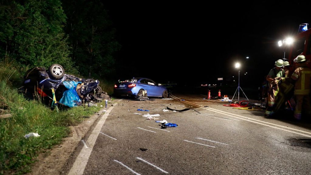  Am Wochenende sind bei einem schrecklichen Unfall in Villingen-Schwenningen drei Menschen gestorben. Die Polizei ermittelt nun gegen einen 32-Jährigen, der das Geschehen mit seinem Handy gefilmt haben soll. 