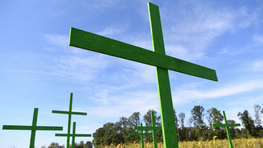 Protest  mit grünen Kreuzen: Landwirte fühlen sich als Sündenböcke