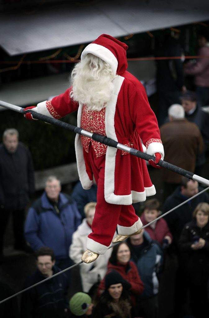 Der Winterbacher Weihnachtsmarkt am 1. Dezember ist ebenfalls ein Geheimtipp – ob der Weihnachtsmann aber wieder auf dem Hochseil kommt wie 2005, ist unbekannt.