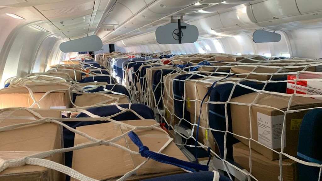 Neue Aufgaben in Corona-Zeiten: Wenn sich Flugbegleiter plötzlich um Atemmasken kümmern