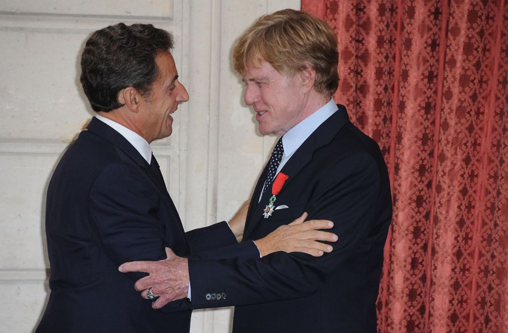 2010: Der französische Staatspräsident Nicolas Sarkozy gratuliert Robert Redford zur Aufnahem in die Legion d’Honneur