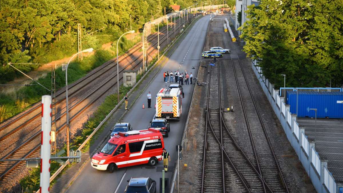 Mannheim und Ellerstadt: Flüchtiger Autofahrer fährt in Radlergruppe - 71-Jährige tot