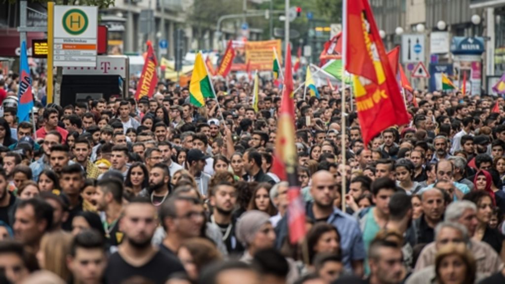 Theodor-Heuss-Straße in Stuttgart: Vermummte waren junge Kurden