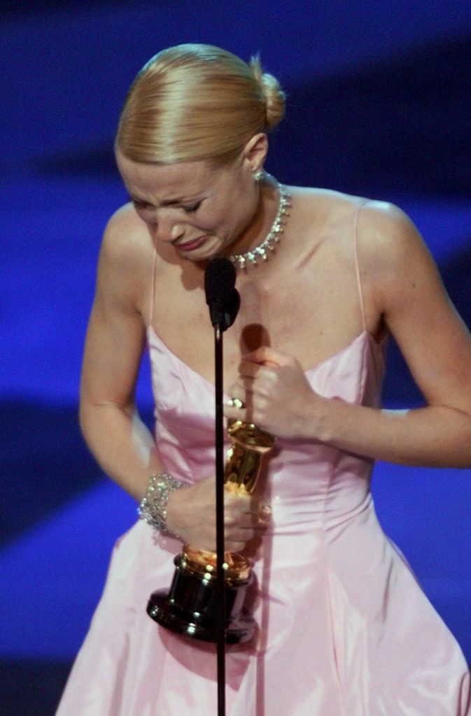 Nach Kinohits wie „Ein perfekter Mord“ und „Große Erwartungen“ landete sie mit ihrer Rolle in „Shakespeare in Love“ einen Publikumserfolg, der gleichzeitig auch die Oscar-Jury überzeugte: 1999 gewann sie den Preis als beste Schauspielerin und brach bei der Verleihung in Tränen aus.