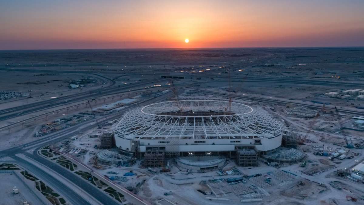 Katar gibt viel Geld für Fußball aus: Zivile Kampf-Arena