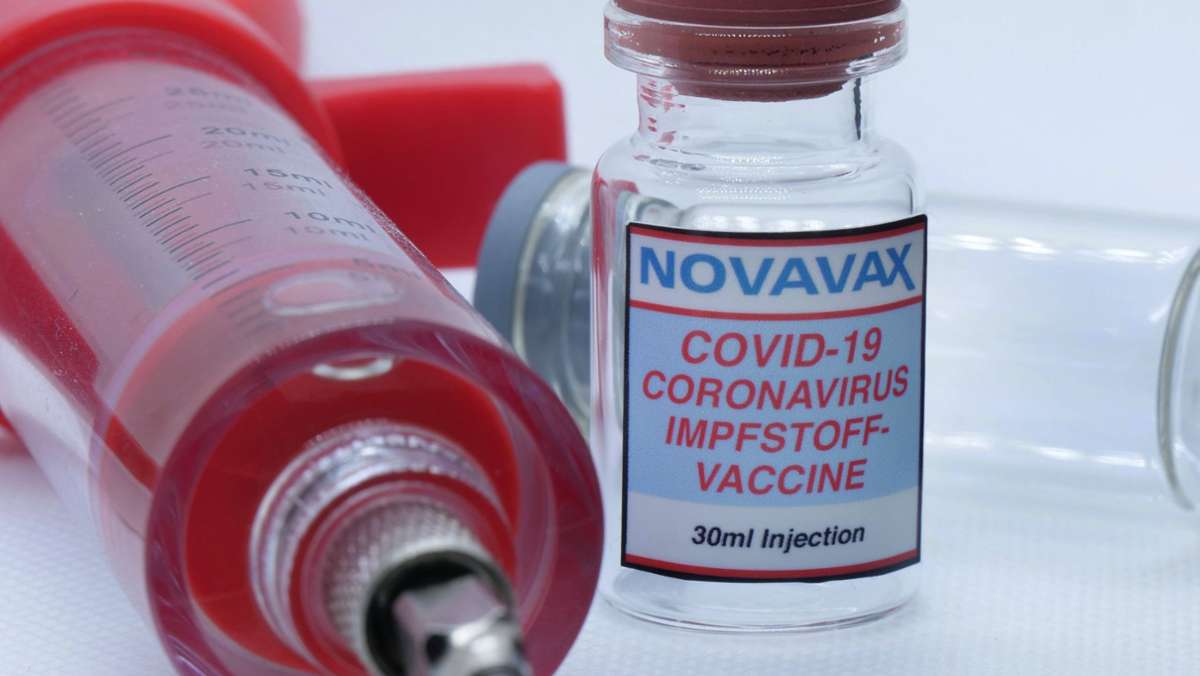  Die EU-Kommission hat den proteinbasierten Corona-Impfstoff Novavax zugelassen. Der könnte auch Skeptiker davon überzeugen, sich impfen zu lassen. Bis das Vakzin in Deutschland erhältlich ist, wird es allerdings noch etwas dauern. 