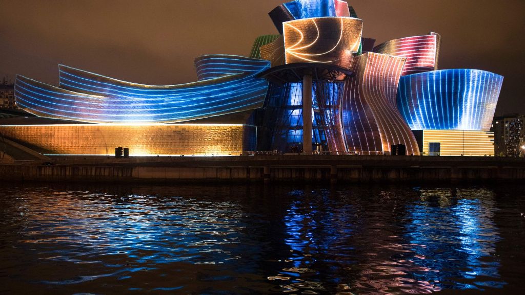 Illuminierter Kunsttempel in Bilbao: So farbenprächtig feiert das Guggenheim-Museum Geburtstag